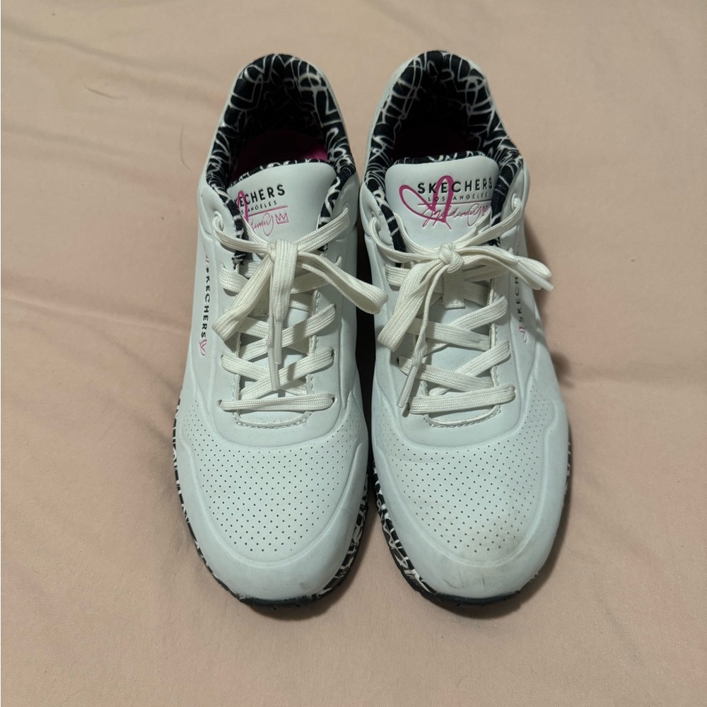 Brand new Skechers Uno! Signature collection! Worn once for an hour!